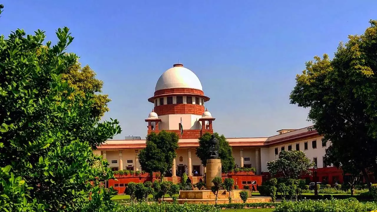 कलेक्टर को प्रॉपर्टी विवाद पर फैसला लेने का अधिकार नहीं, वक्फ कानून के कई प्रावधानों पर सुप्रीम कोर्ट की रोक कलेक्टर को प्रॉपर्टी विवाद पर फैसला लेने का अधिकार नहीं, वक्फ कानून के कई प्रावधानों पर सुप्रीम कोर्ट की रोक