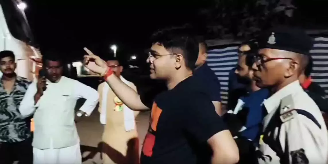 बीजेपी विधायक ने अवैध रेत परिवहन को रोका, पुलिस बुलाकर जब्ती की कार्रवाई बीजेपी विधायक ने अवैध रेत परिवहन को रोका, पुलिस बुलाकर जब्ती की कार्रवाई