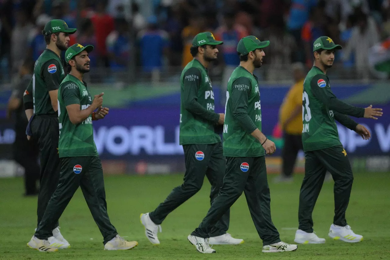 Asia Cup: भारत से हाथ मिलाने की अनदेखी पर पीसीबी ने एसीसी के समक्ष विरोध दर्ज कराया Asia Cup: भारत से हाथ मिलाने की अनदेखी पर पीसीबी ने एसीसी के समक्ष विरोध दर्ज कराया