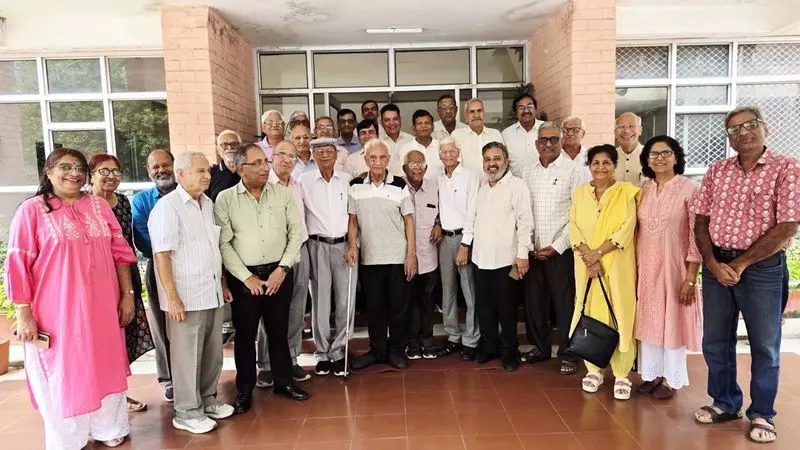 रोहतक में सेवानिवृत्त शिक्षक भविष्य की योजना बनाने के लिए एकत्रित हुए रोहतक में सेवानिवृत्त शिक्षक भविष्य की योजना बनाने के लिए एकत्रित हुए