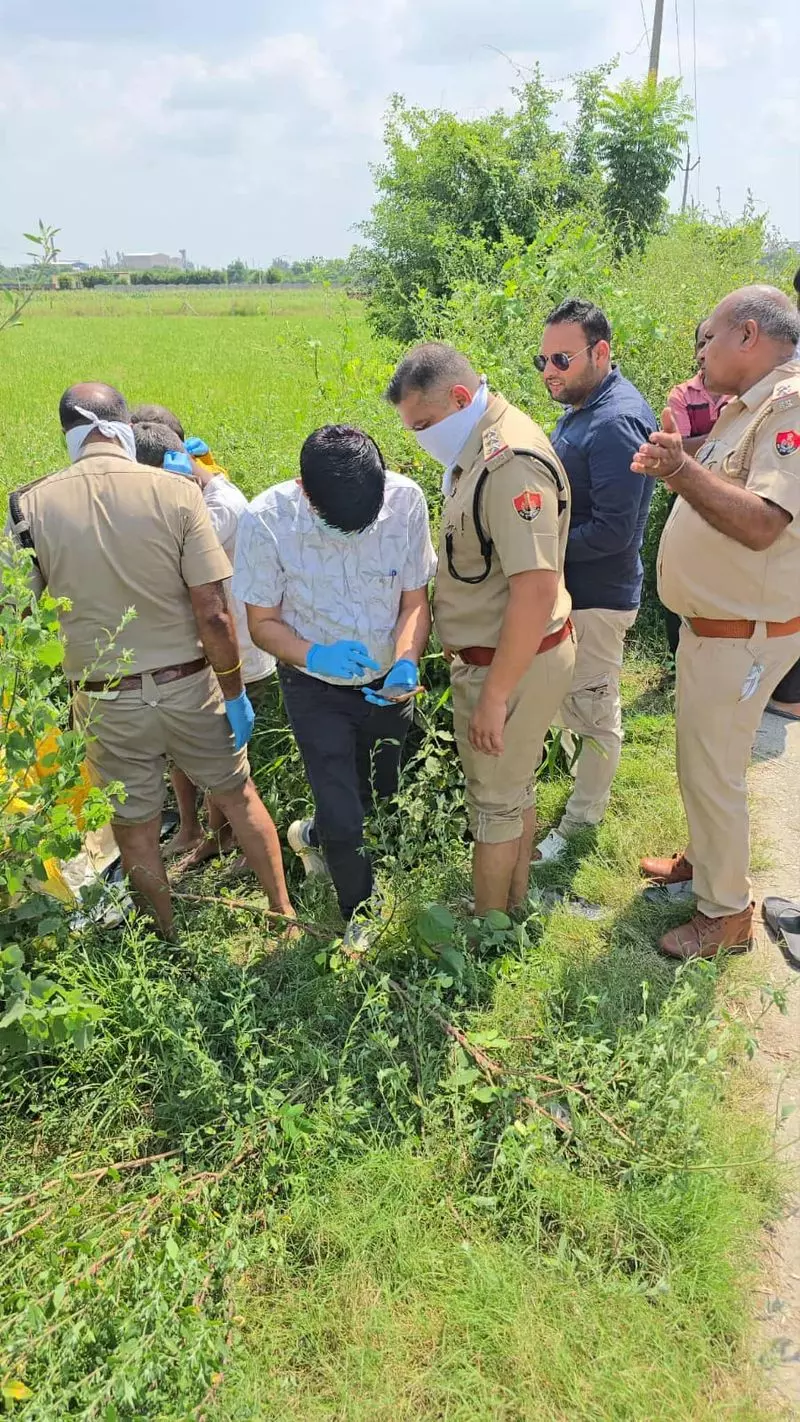 Haryana : करनाल के एक गांव के खेतों में महिला का शव मिला Haryana : करनाल के एक गांव के खेतों में महिला का शव मिला