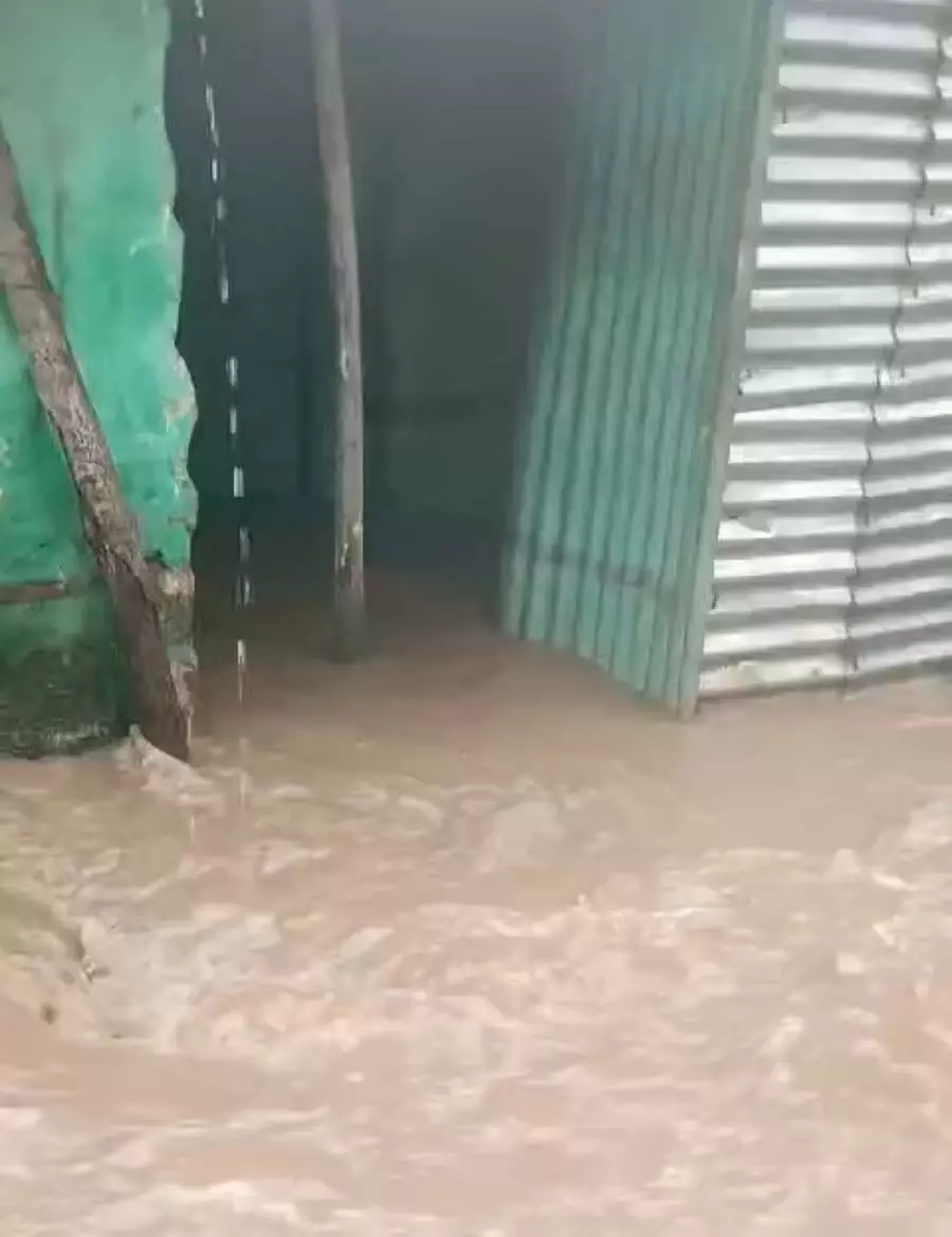 मूसलाधार बारिश: घरों में पानी घुसा, देखभाल केंद्र में आश्रय स्थल मूसलाधार बारिश: घरों में पानी घुसा, देखभाल केंद्र में आश्रय स्थल