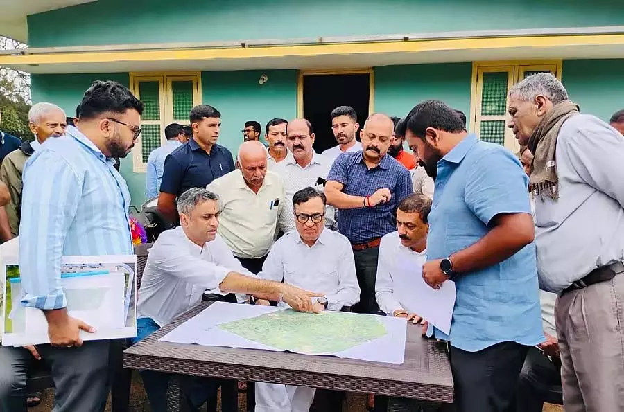 Kodagu : अजय माकन ने खेल प्रशिक्षण छात्रावास की स्थापना के लिए भूमि का निरीक्षण किया Kodagu : अजय माकन ने खेल प्रशिक्षण छात्रावास की स्थापना के लिए भूमि का निरीक्षण किया