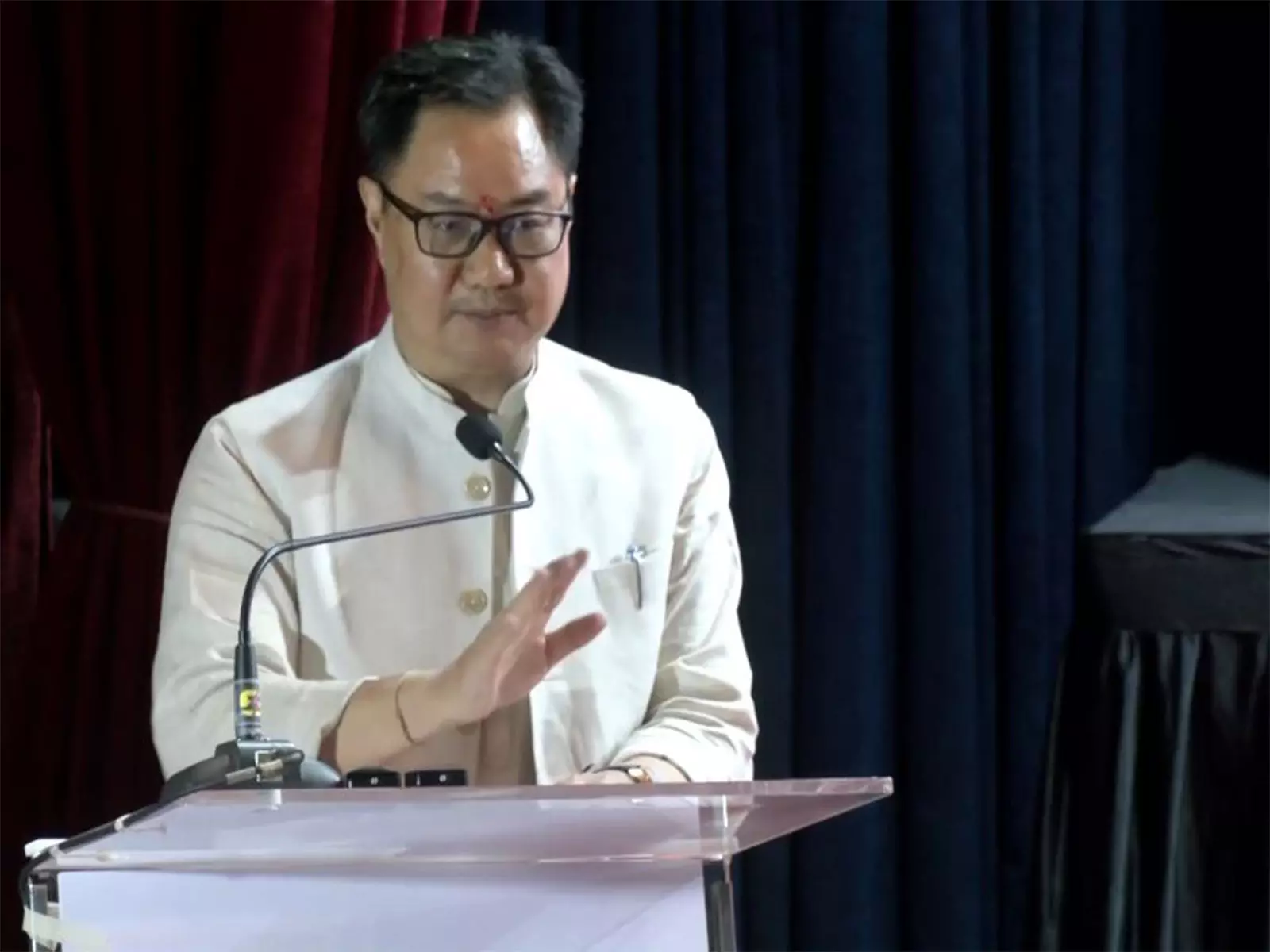 Kiren Rijiju ने मुंबई विश्वविद्यालय में विरासत भाषाओं में उत्कृष्टता केंद्र की आधारशिला रखी Kiren Rijiju ने मुंबई विश्वविद्यालय में विरासत भाषाओं में उत्कृष्टता केंद्र की आधारशिला रखी