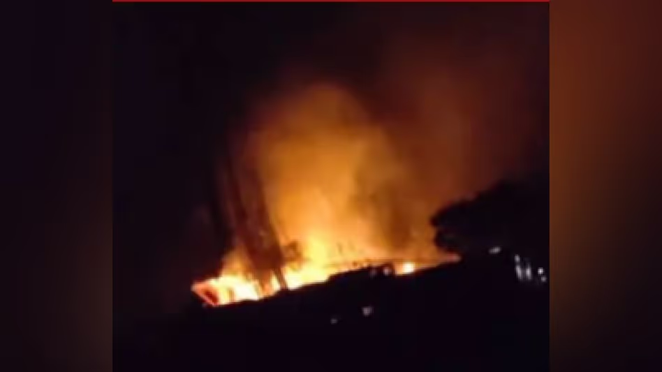 Assam के शिवसागर में ओएनजीसी तेल रिग में भीषण आग लगी Assam के शिवसागर में ओएनजीसी तेल रिग में भीषण आग लगी