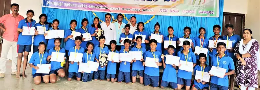 Karnataka : एम.सी.हाल्ली सरकारी हाई स्कूल ने व्यापक पुरस्कार जीता Karnataka : एम.सी.हाल्ली सरकारी हाई स्कूल ने व्यापक पुरस्कार जीता