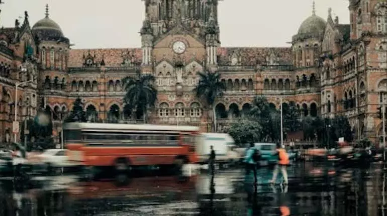 भारी बारिश से Mumbai भीगी, पूरे महाराष्ट्र में ऑरेंज अलर्ट जारी भारी बारिश से Mumbai भीगी, पूरे महाराष्ट्र में ऑरेंज अलर्ट जारी