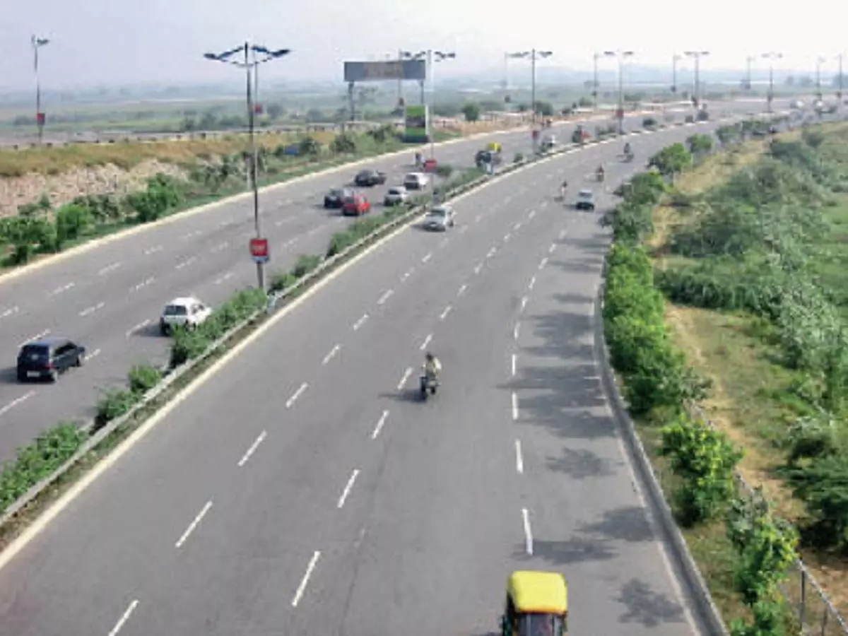 Indore: 2029 तक पूरा होगा भोपाल-इंदौर एक्सप्रेसवे Indore: 2029 तक पूरा होगा भोपाल-इंदौर एक्सप्रेसवे