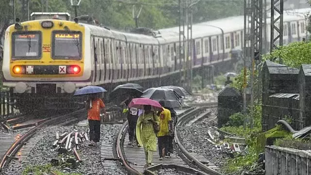 Tamil Nadu : चेन्नई और 7 जिलों में बारिश की संभावना Tamil Nadu : चेन्नई और 7 जिलों में बारिश की संभावना