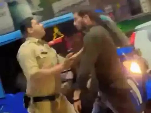 पूर्व सरपंच को धौंस दिखाना भारी पड़ गया, थाने ले जाकर पुलिस ने उतारा दबंगई का भूत पूर्व सरपंच को धौंस दिखाना भारी पड़ गया, थाने ले जाकर पुलिस ने उतारा दबंगई का भूत