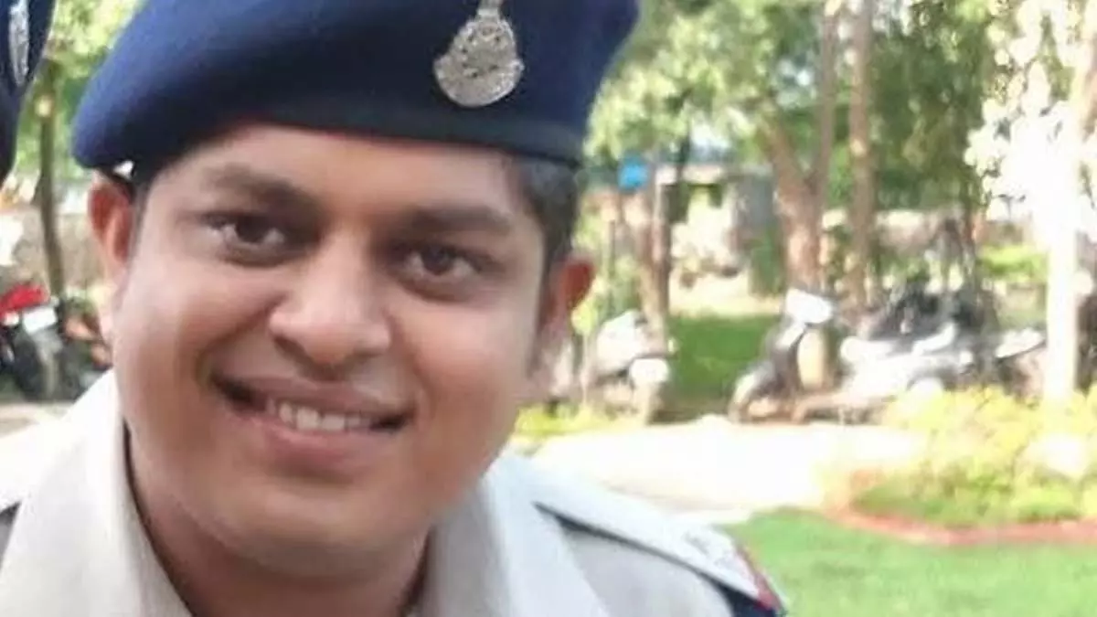 नागपुर-छिंदवाड़ा रोड पर तेज़ रफ़्तार कार ने ASI की जान ली, ड्राइवर फरार नागपुर-छिंदवाड़ा रोड पर तेज़ रफ़्तार कार ने ASI की जान ली, ड्राइवर फरार