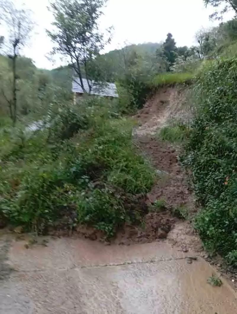 Himachal में 568 सड़कें अभी भी अवरुद्ध, 20 सितंबर तक बारिश की आशंका Himachal में 568 सड़कें अभी भी अवरुद्ध, 20 सितंबर तक बारिश की आशंका