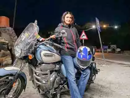 Fatima Sana Shaikh: बाइक पर वापसी, साझा किया डर और रोमांच Fatima Sana Shaikh: बाइक पर वापसी, साझा किया डर और रोमांच