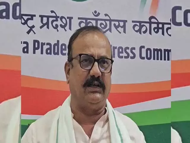 महाराष्ट्र में किसानों की फसलें खराब, राहत के लिए प्रति हेक्टेयर 50 हजार दे सरकार: हर्षवर्धन सपकाल महाराष्ट्र में किसानों की फसलें खराब, राहत के लिए प्रति हेक्टेयर 50 हजार दे सरकार: हर्षवर्धन सपकाल
