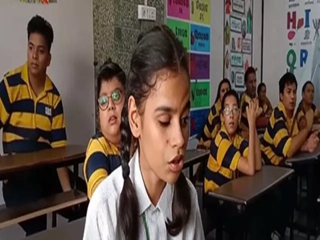 वडोदरा: मुख्यमंत्री भूपेंद्र पटेल ने दिव्यांग छात्रा के साथ बिताए यादगार पल वडोदरा: मुख्यमंत्री भूपेंद्र पटेल ने दिव्यांग छात्रा के साथ बिताए यादगार पल