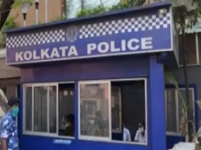 कोलकाता पुलिस ने दुर्गा पूजा के दौरान अपराध रोकने के लिए जारी किए दिशा-निर्देश कोलकाता पुलिस ने दुर्गा पूजा के दौरान अपराध रोकने के लिए जारी किए दिशा-निर्देश