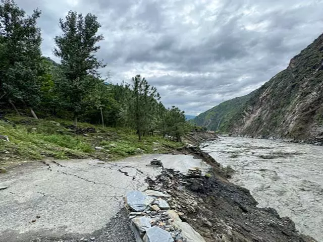 हिमाचल प्रदेश: कुल्लू में 30 सितंबर तक एडवेंचर गतिविधियां स्थगित, अधिसूचना जारी हिमाचल प्रदेश: कुल्लू में 30 सितंबर तक एडवेंचर गतिविधियां स्थगित, अधिसूचना जारी