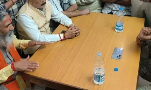 कांग्रेसी के खिलाफ कार्रवाई नहीं होने पर भड़के भाजपाई, हंगामे के बाद FIR दर्ज कांग्रेसी के खिलाफ कार्रवाई नहीं होने पर भड़के भाजपाई, हंगामे के बाद FIR दर्ज