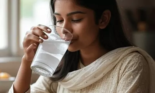 सुबह-सुबह एक चुटकी बेकिंग सोडा वाला पानी, पेट से लेकर स्किन की समस्याओं से देगा राहत सुबह-सुबह एक चुटकी बेकिंग सोडा वाला पानी, पेट से लेकर स्किन की समस्याओं से देगा राहत
