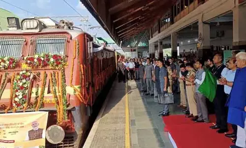 उपराज्यपाल ने बडगाम-दिल्ली पार्सल ट्रेन को दिखाई हरी झंडी