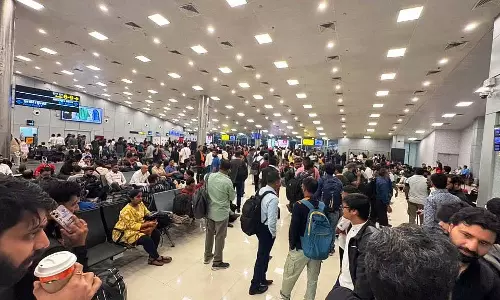 Pune: खराब मौसम और भारी बारिश के बीच 14 उड़ानें डायवर्ट, 3 वापस लौटीं Pune: खराब मौसम और भारी बारिश के बीच 14 उड़ानें डायवर्ट, 3 वापस लौटीं