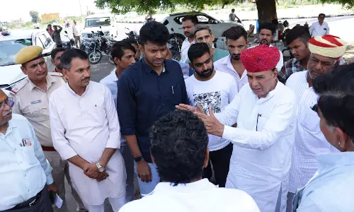 Jaipur: संसदीय कार्य मंत्री और कलेक्टर ने संगरिया में ड्रेनेज का किया निरीक्षण Jaipur: संसदीय कार्य मंत्री और कलेक्टर ने संगरिया में ड्रेनेज का किया निरीक्षण