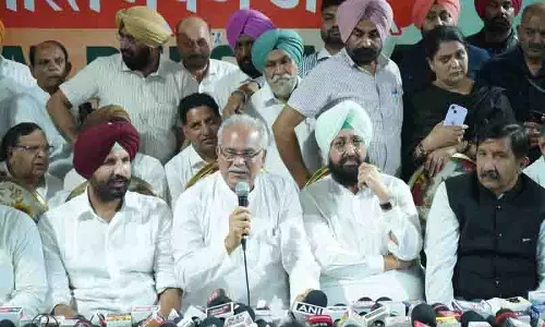 Bhupesh Baghel ने पंजाब कांग्रेस के विरोधी गुटों के साथ बैठक की Bhupesh Baghel ने पंजाब कांग्रेस के विरोधी गुटों के साथ बैठक की