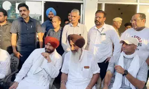 आप को राजनीति बंद कर बाढ़ प्रभावित लोगों के पुनर्वास पर ध्यान देना चाहिए: Ravneet Singh Bittu आप को राजनीति बंद कर बाढ़ प्रभावित लोगों के पुनर्वास पर ध्यान देना चाहिए: Ravneet Singh Bittu