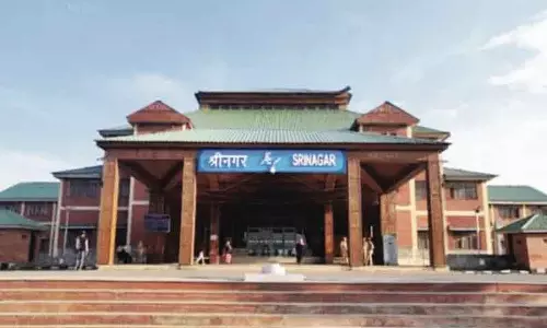श्रीनगर रेलवे स्टेशन पर कपड़ा और हस्तशिल्प की दुकानें स्थापित की जाएंगी श्रीनगर रेलवे स्टेशन पर कपड़ा और हस्तशिल्प की दुकानें स्थापित की जाएंगी