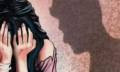 Bareilly: पति ने दबाव डालकर बनाई पत्नी की निर्वस्त्र वीडियो, FIR दर्ज