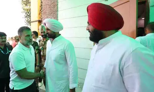 Punjab बाढ़, राहुल गांधी ने अमृतसर में प्रभावित लोगों से बातचीत की