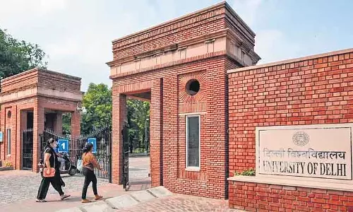 दिल्ली विश्वविद्यालय के सामने अनेक विरोधाभास