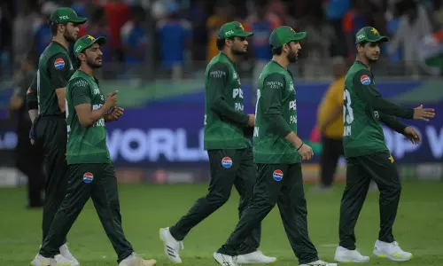 Asia Cup: भारत से हाथ मिलाने की अनदेखी पर पीसीबी ने एसीसी के समक्ष विरोध दर्ज कराया Asia Cup: भारत से हाथ मिलाने की अनदेखी पर पीसीबी ने एसीसी के समक्ष विरोध दर्ज कराया