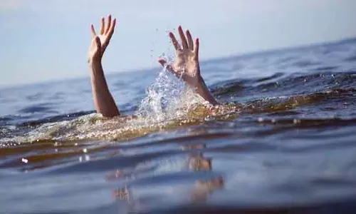 Paradip महानदी में नहाते समय भतीजा डूबा, चाचा लापता Paradip महानदी में नहाते समय भतीजा डूबा, चाचा लापता
