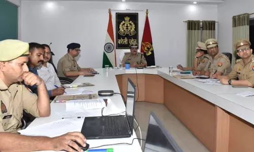 Bareilly: त्योहारों में सुरक्षा बढ़ाने एडीजी ने की समीक्षा Bareilly: त्योहारों में सुरक्षा बढ़ाने एडीजी ने की समीक्षा