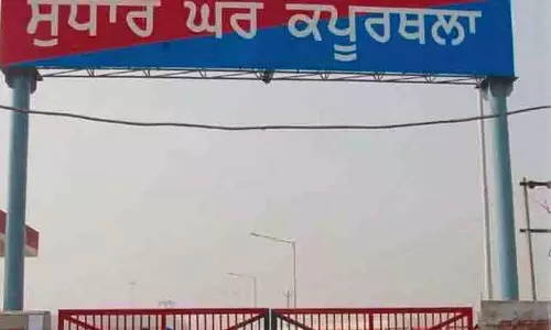 Kapurthala jail में अचानक तलाशी के दौरान मोबाइल फोन जब्त, 2 मामले दर्ज Kapurthala jail में अचानक तलाशी के दौरान मोबाइल फोन जब्त, 2 मामले दर्ज