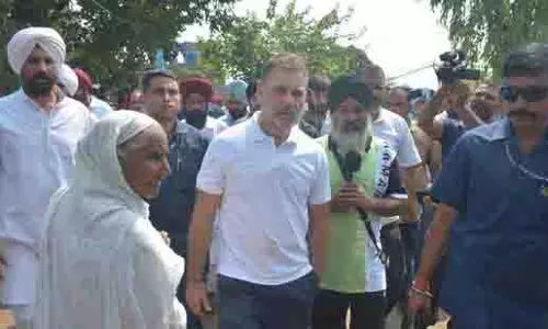 कांग्रेस नेता राहुल गांधी ने Amritsar के बाढ़ प्रभावित इलाकों का किया दौरा