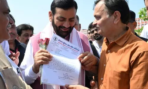 Haryana : मीडियाकर्मियों को कैशलेस चिकित्सा सुविधा उपलब्ध कराने की प्रक्रिया जारी Haryana : मीडियाकर्मियों को कैशलेस चिकित्सा सुविधा उपलब्ध कराने की प्रक्रिया जारी