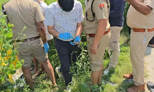 Haryana : करनाल के एक गांव के खेतों में महिला का शव मिला Haryana : करनाल के एक गांव के खेतों में महिला का शव मिला