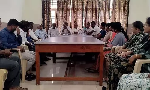 सभी 32 लोगों को नौकरी प्रदान करें: नेताओं की बैठक में मांग सभी 32 लोगों को नौकरी प्रदान करें: नेताओं की बैठक में मांग