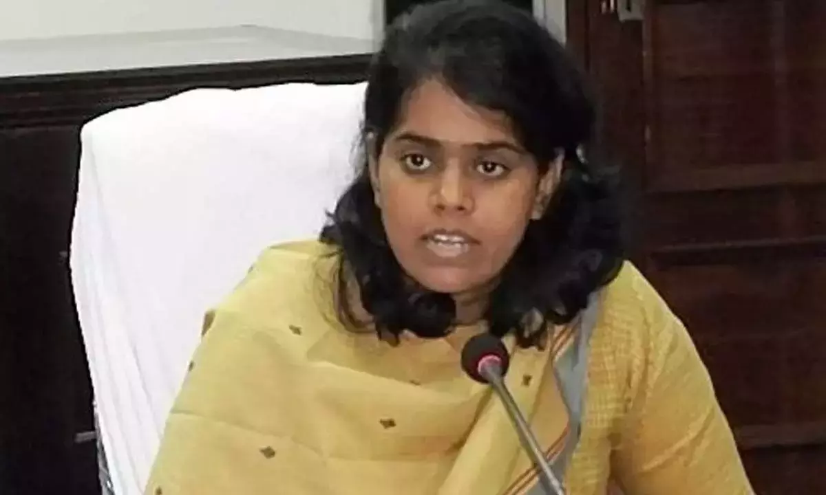 Andhra: कलेक्टर ने बाढ़ के प्रति लोगों को आगाह किया Andhra: कलेक्टर ने बाढ़ के प्रति लोगों को आगाह किया