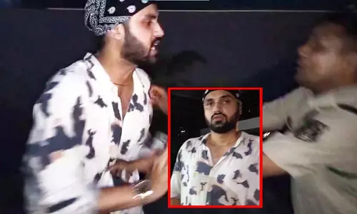 नशे में धुत युवक का हाईवोल्टेज ड्रामा, युवती से किया छेड़छाड़, पुलिस से की हाथापाई नशे में धुत युवक का हाईवोल्टेज ड्रामा, युवती से किया छेड़छाड़, पुलिस से की हाथापाई