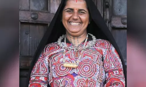 1 रुपये प्रतिदिन से वैश्विक पहचान तक: पाबिबेन रबारी का कारीगर से उद्यमी बनने का सफर