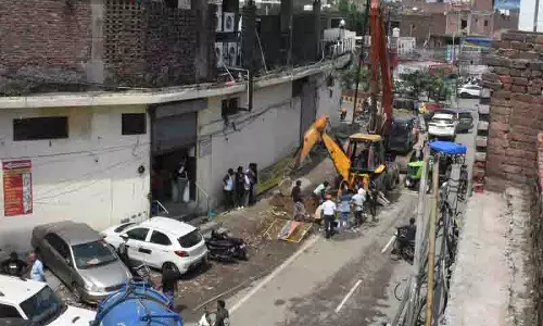 Ludhiana के वार्ड 79 में गंदा नाला उफान पर, सड़कों पर पानी भर गया Ludhiana के वार्ड 79 में गंदा नाला उफान पर, सड़कों पर पानी भर गया