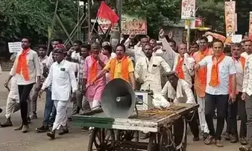 Bhopal: किसानों ने ट्रैक्टर-ट्राली रैली निकाल कर जताया विरोध Bhopal: किसानों ने ट्रैक्टर-ट्राली रैली निकाल कर जताया विरोध