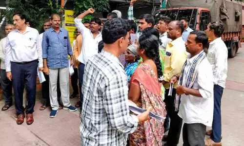 RRR परियोजना के खिलाफ किसानों का प्रदर्शन, अमीरपेट में HMDA कार्यालय में तनाव बढ़ा