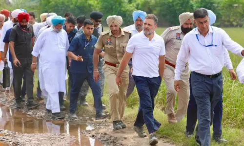 राहुल गांधी को बाढ़ प्रभावित गांवों में जाने से रोका गया, कांग्रेस नेताओं ने सरकार को घेरा