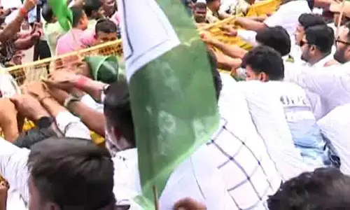 उर्वरक की कमी पर BJD का विरोध, भाजपा ने आरोपों को नकारा उर्वरक की कमी पर BJD का विरोध, भाजपा ने आरोपों को नकारा