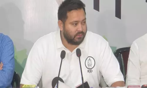तेजस्वी यादव ने पत्रकार पर कथित हमले के लिए बिहार के मंत्री जिबेश मिश्रा के खिलाफ FIR  की मांग की