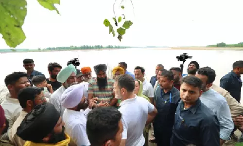 सुरक्षा कारणों से राहुल गांधी को रावी नदी पार के गांवों में जाने की अनुमति नहीं सुरक्षा कारणों से राहुल गांधी को रावी नदी पार के गांवों में जाने की अनुमति नहीं